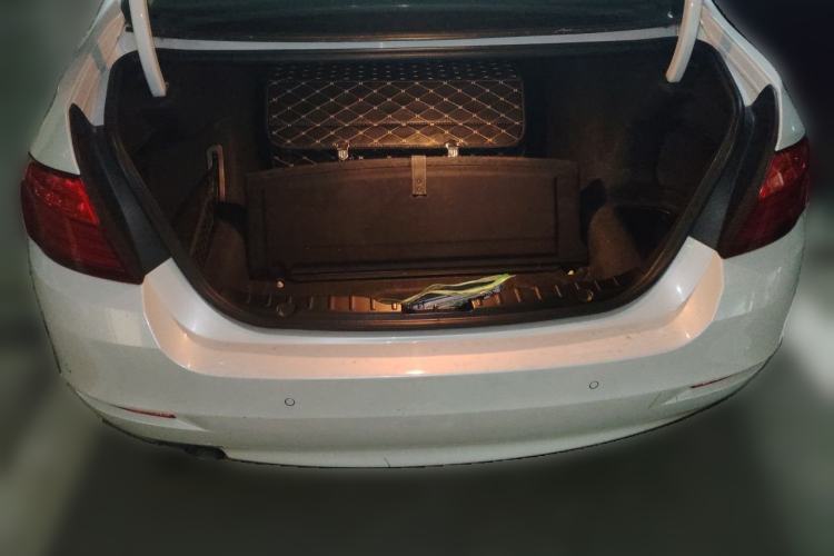 Used BMW 5 Series 2017 528Li Leading Model Trunk