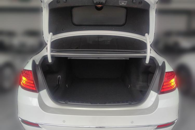 Used BMW 5 Series 2017 525Li Luxury Design Package Trunk