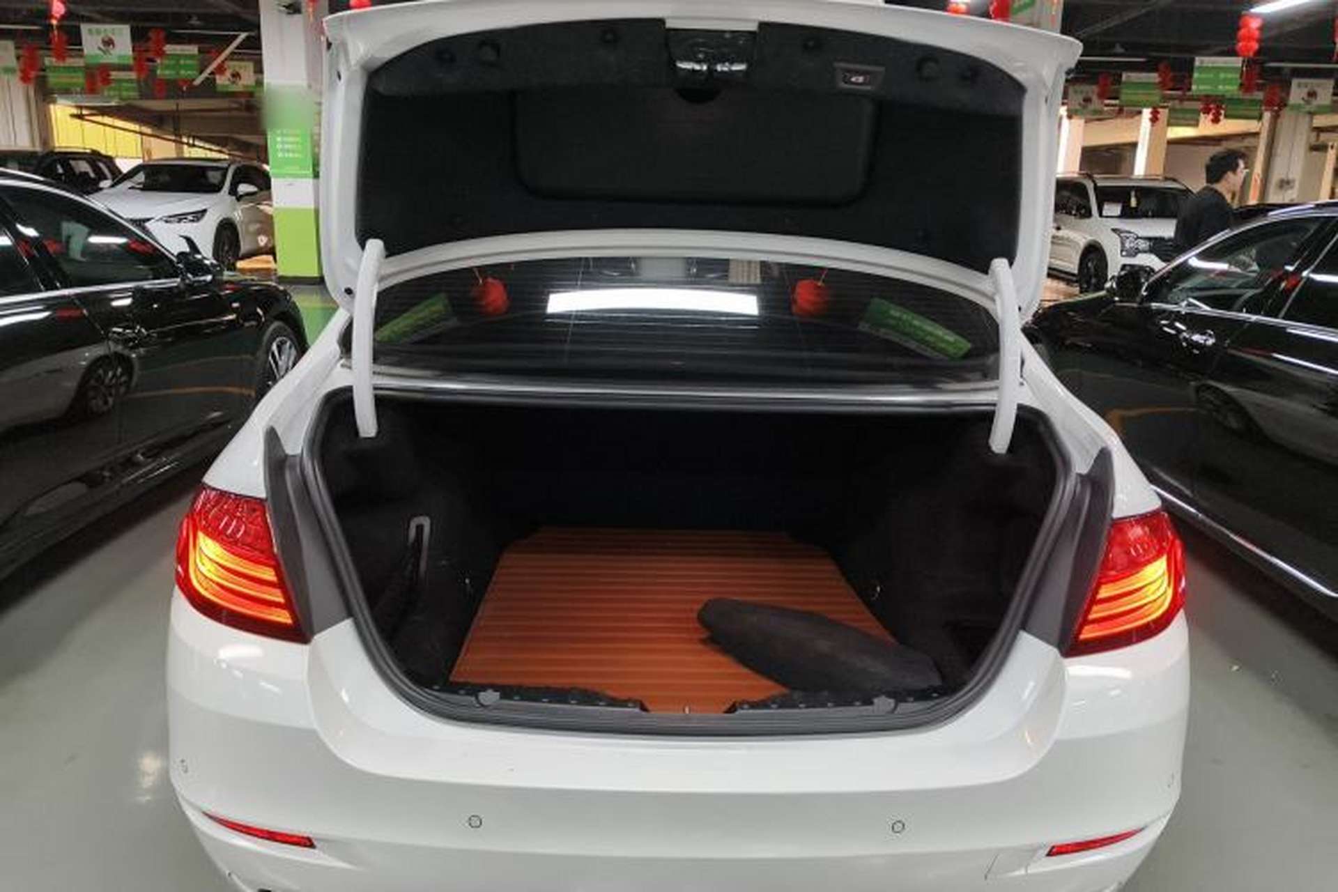 Used BMW 5 Series 2017 525Li Leading Model Trunk