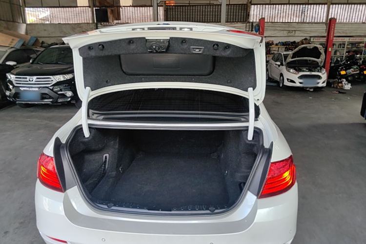 Used BMW 5 Series 2017 525Li Leading Model Trunk