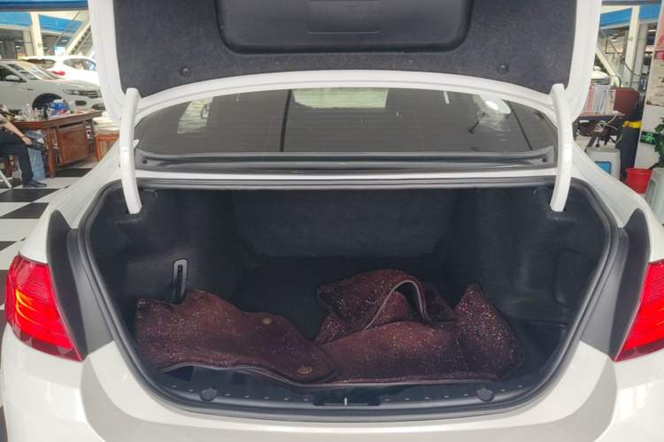 Used BMW 5 Series 2017 525Li Luxury Design Package Trunk