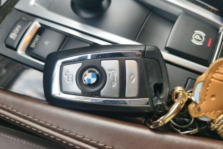Used BMW 5 Series 2017 525Li Luxury Design Package Vehicle Key