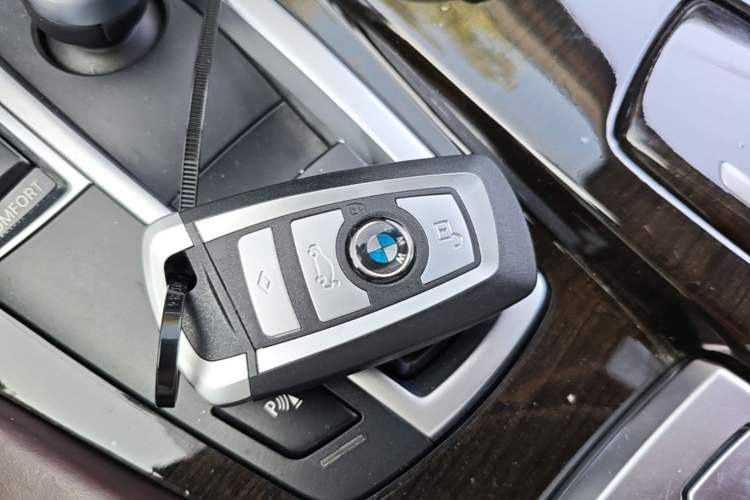Used BMW 5 Series 2017 525Li Luxury Design Package Vehicle Key