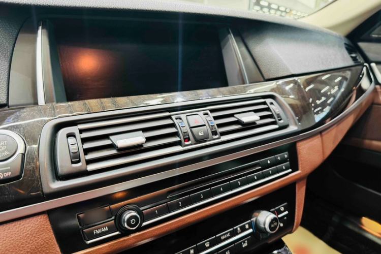 Used BMW 5 Series 2017 528Li Leading Model Audio And AC Panel