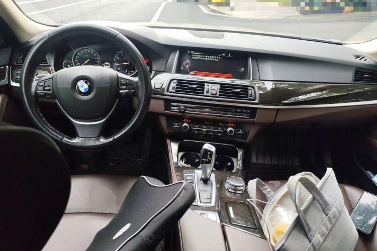 Used BMW 5 Series 2017 525Li Luxury Design Package Center Console