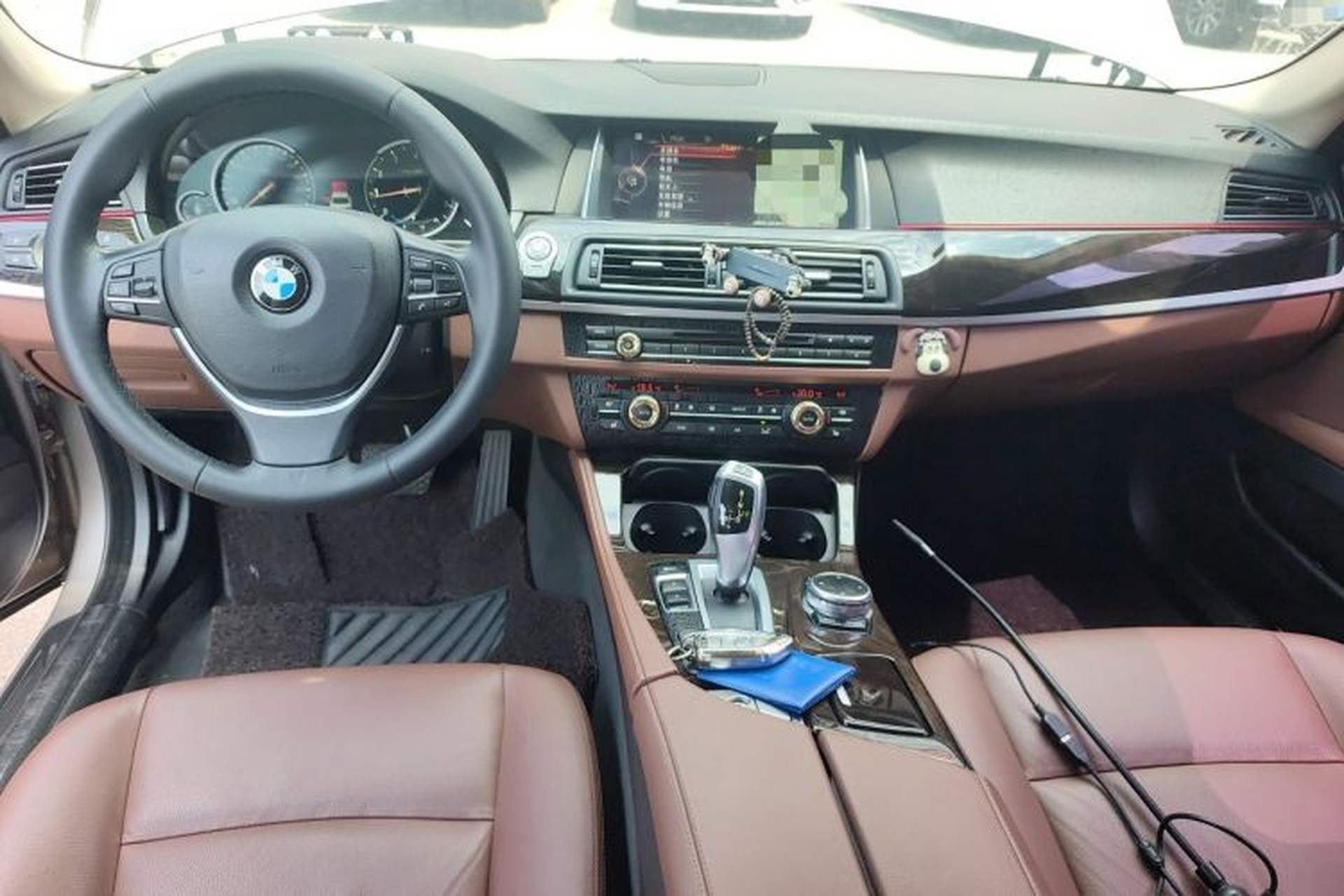 Used BMW 5 Series 2017 528Li xDrive Leading Model Center Console