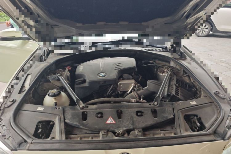 Used BMW 5 Series 2017 520Li Elegant Edition Engine Bay