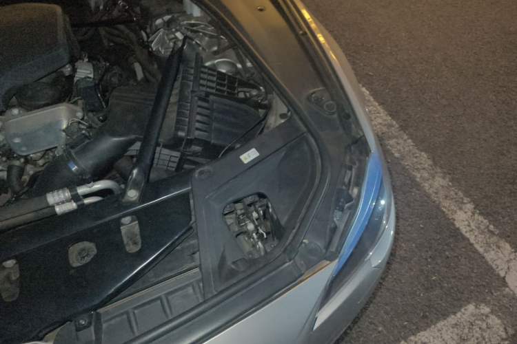 Used BMW 5 Series 2017 520Li Elegant Edition Engine Bay Left