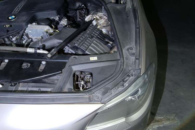 Used BMW 5 Series 2017 520Li Elegant Edition Engine Bay Left