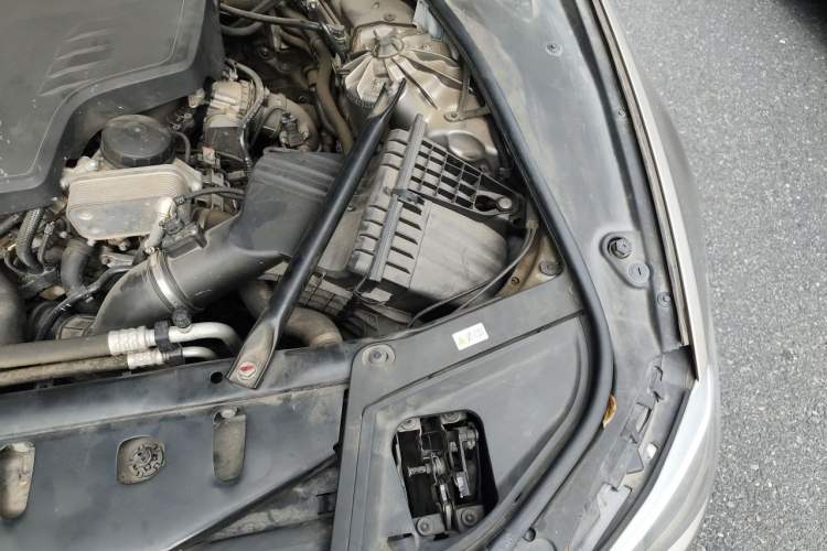 Used BMW 5 Series 2017 525Li Luxury Design Package Engine Bay Left
