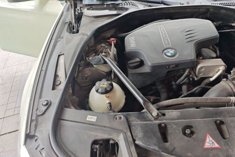 Used BMW 5 Series 2017 520Li Elegant Edition Engine Bay Right
