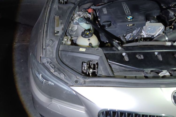 Used BMW 5 Series 2017 520Li Elegant Edition Engine Bay Right