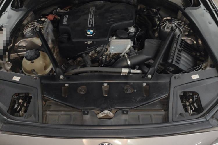 Used BMW 5 Series 2017 525Li Leading Model Engine Bay