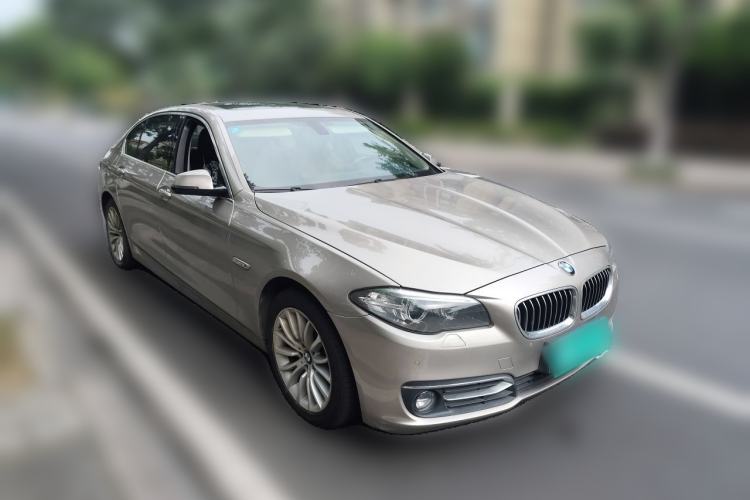 Used BMW 5 Series 2017 525Li Luxury Design Package Front Right 45 Deg