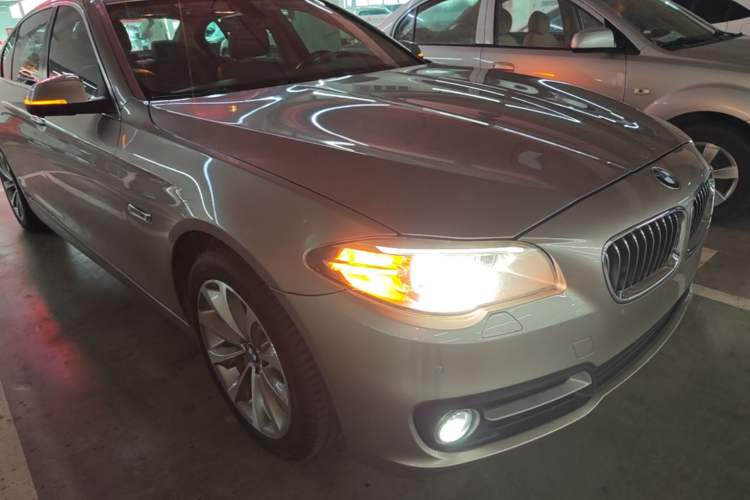 Used BMW 5 Series 2017 528Li Leading Model Front Right 45 Deg