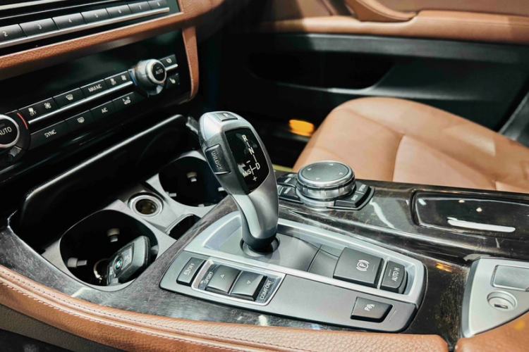 Used BMW 5 Series 2017 528Li Leading Model Gear Lever