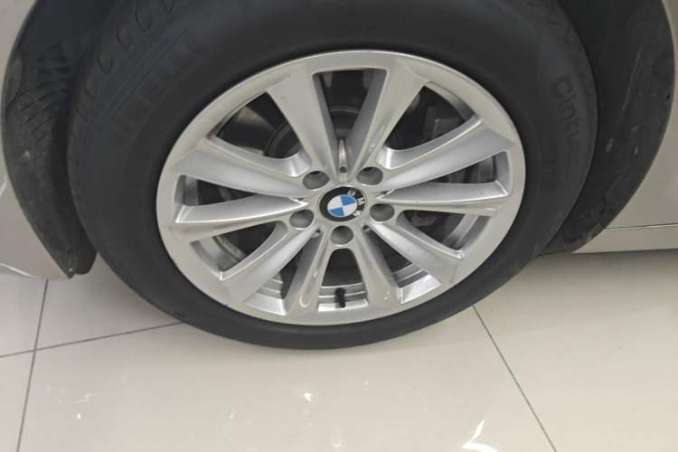 Used BMW 5 Series 2017 520Li Elegant Edition Left Front Wheel Hub