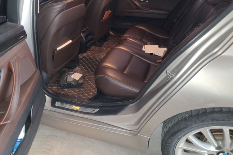 Used BMW 5 Series 2017 525Li Luxury Design Package Left Rear Seat