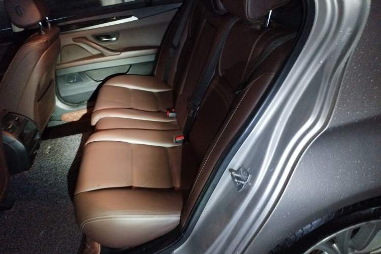 Used BMW 5 Series 2017 525Li Luxury Design Package Left Rear Seat