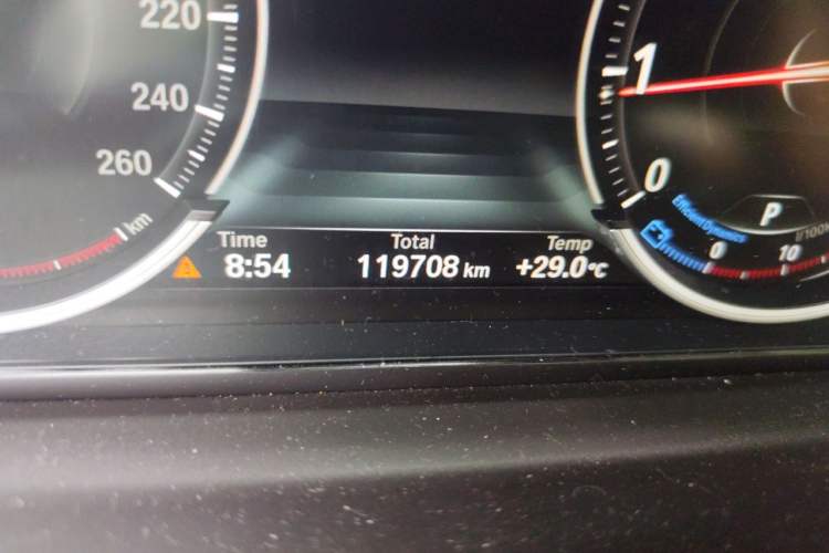 Used BMW 5 Series 2017 525Li Luxury Design Package Odometer Close Up