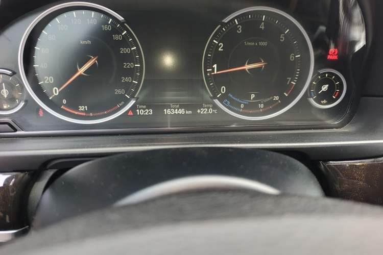 Used BMW 5 Series 2017 528Li xDrive Leading Model Odometer Close Up