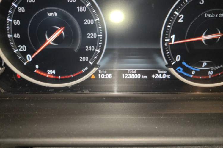 Used BMW 5 Series 2017 525Li Leading Model Odometer Close Up