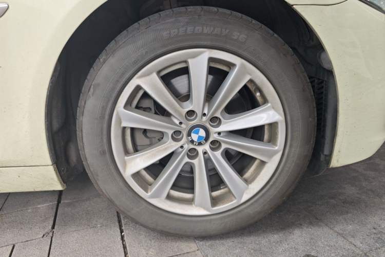 Used BMW 5 Series 2017 520Li Elegant Edition Right Front Wheel Hub