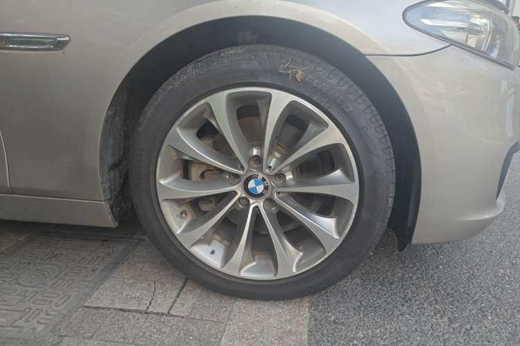 Used BMW 5 Series 2017 525Li Leading Model Right Front Wheel Hub