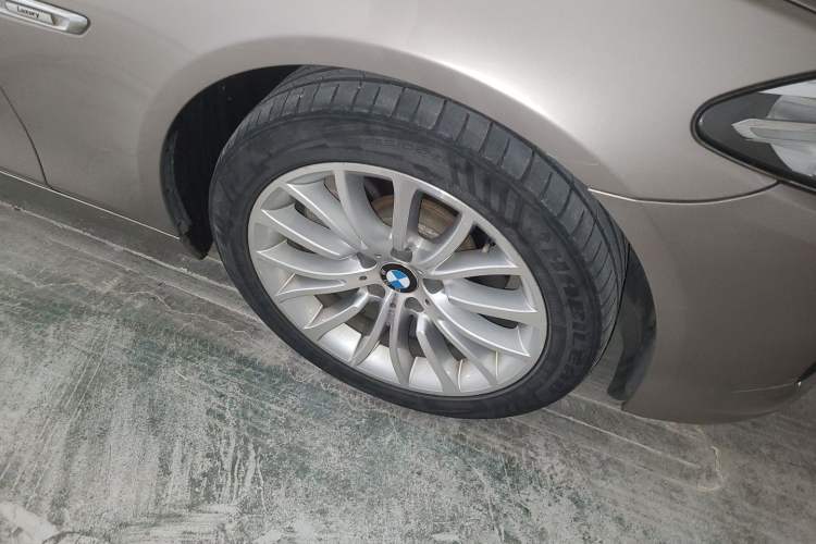Used BMW 5 Series 2017 525Li Luxury Design Package Right Front Wheel Hub
