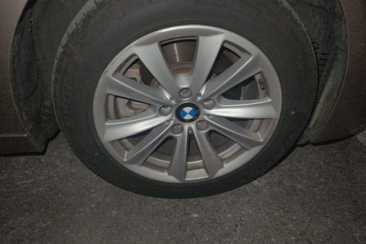 Used BMW 5 Series 2017 520Li Elegant Edition Right Front Wheel Hub