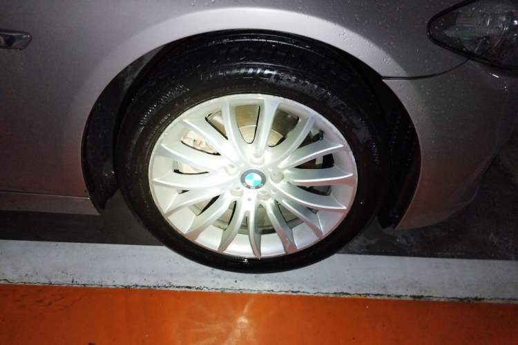 Used BMW 5 Series 2017 525Li Luxury Design Package Right Front Wheel Hub