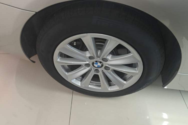 Used BMW 5 Series 2017 520Li Elegant Edition Right Rear Wheel Hub