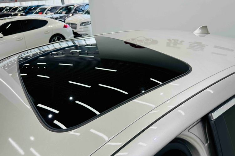 Used BMW 5 Series 2017 528Li Leading Model Roof