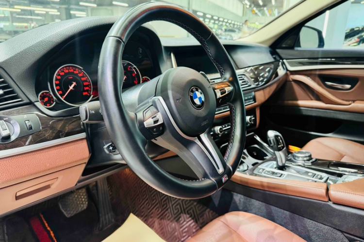 Used BMW 5 Series 2017 528Li Leading Model Steering Wheel
