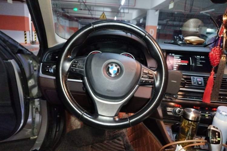 Used BMW 5 Series 2017 525Li Luxury Design Package Steering Wheel