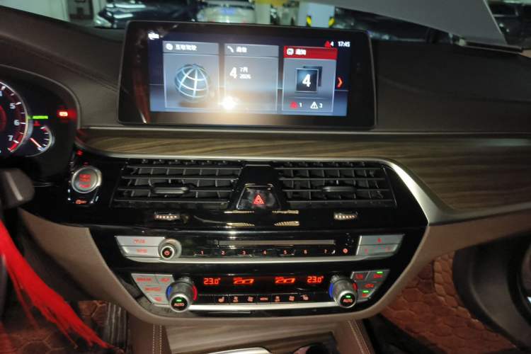 Used BMW 5 Series 2018 530Li Leading Edition Luxury Package Audio And AC Panel