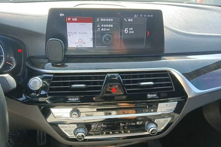 Used BMW 5 Series 2018 525Li M Sport Package Audio And AC Panel