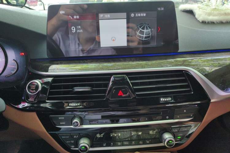 Used BMW 5 Series 2018 530Li Leading Model M Sport Package Audio And AC Panel