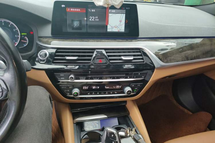 Used BMW 5 Series 2018 530Li Leading Model M Sport Package Audio And AC Panel