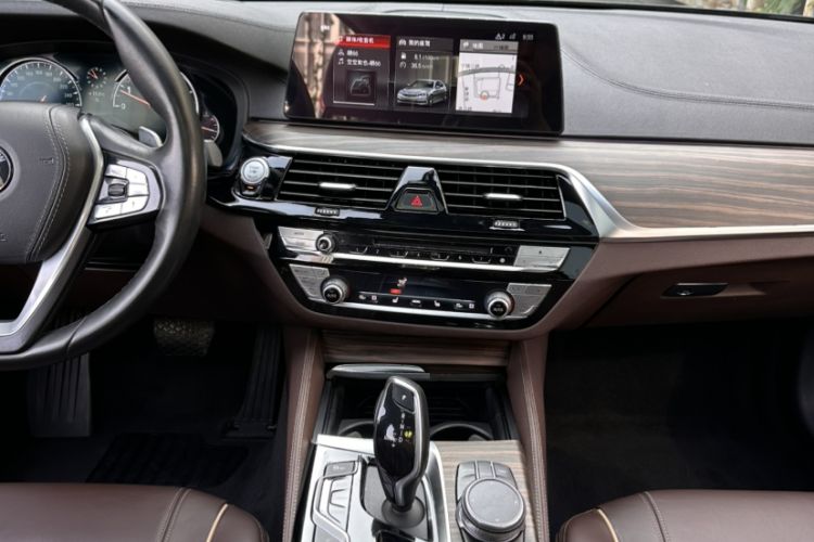Used BMW 5 Series 2018 Facelifted 530Li Luxury Edition Premium Package Audio And AC Panel