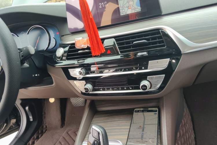Used BMW 5 Series 2018 Revised Version 530Li Leading Edition Luxury Package Audio And AC Panel