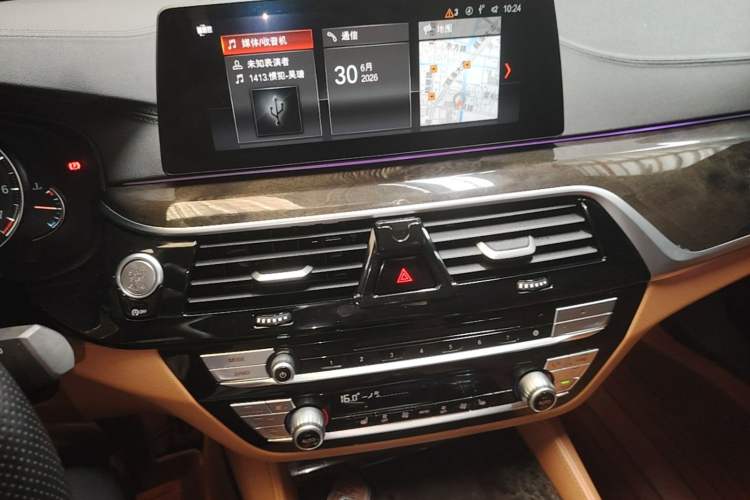 Used BMW 5 Series 2018 Restyled 530Li Leading Edition M Sport Package Audio And AC Panel