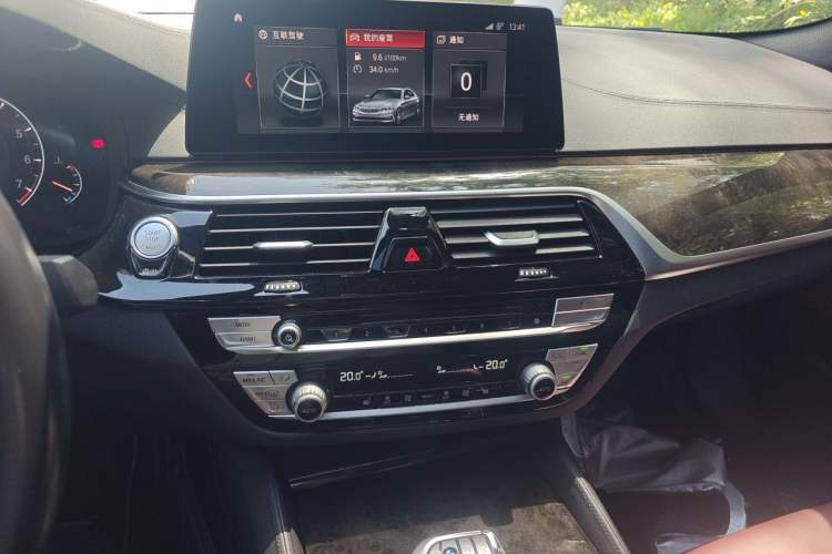 Used BMW 5 Series 2018 Restyled 530Li Leading Edition M Sport Package Audio And AC Panel