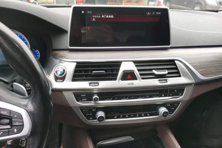 Used BMW 5 Series 2018 530Li Leading Edition Luxury Package Audio And AC Panel