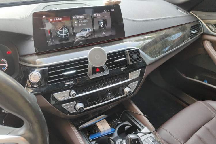 Used BMW 5 Series 2018 525Li M Sport Package Audio And AC Panel