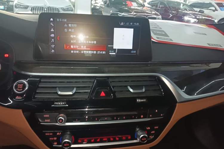 Used BMW 5 Series 2018 530Li Luxury Edition M Sport Package Audio And AC Panel
