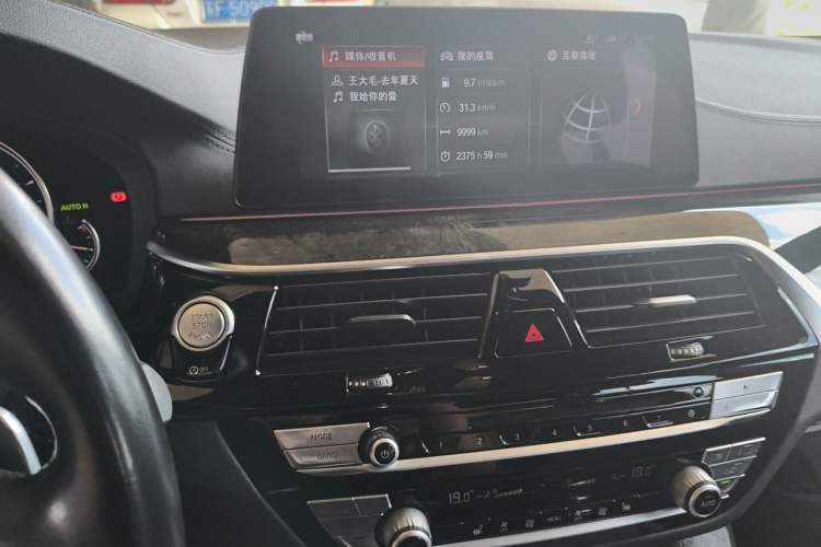 Used BMW 5 Series 2018 Restyled 530Li Leading Edition M Sport Package Audio And AC Panel
