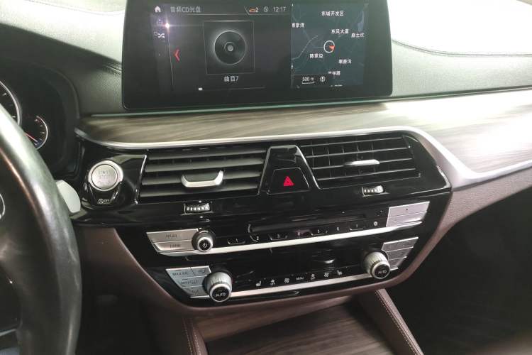 Used BMW 5 Series 2018 Revised Version 530Li Leading Edition Luxury Package Audio And AC Panel