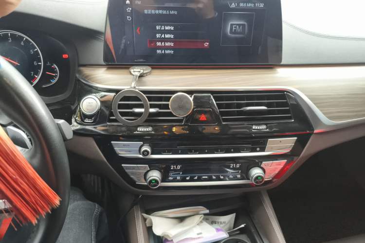 Used BMW 5 Series 2018 Facelifted 530Li Luxury Edition Premium Package Audio And AC Panel