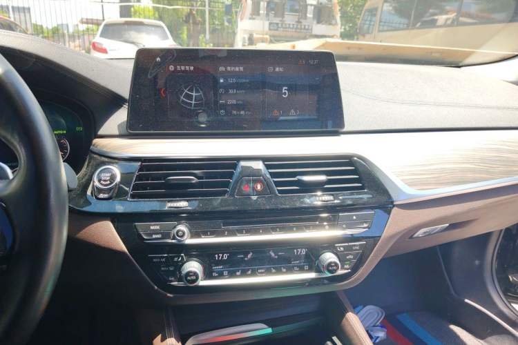Used BMW 5 Series 2018 540Li Executive Edition Audio And AC Panel